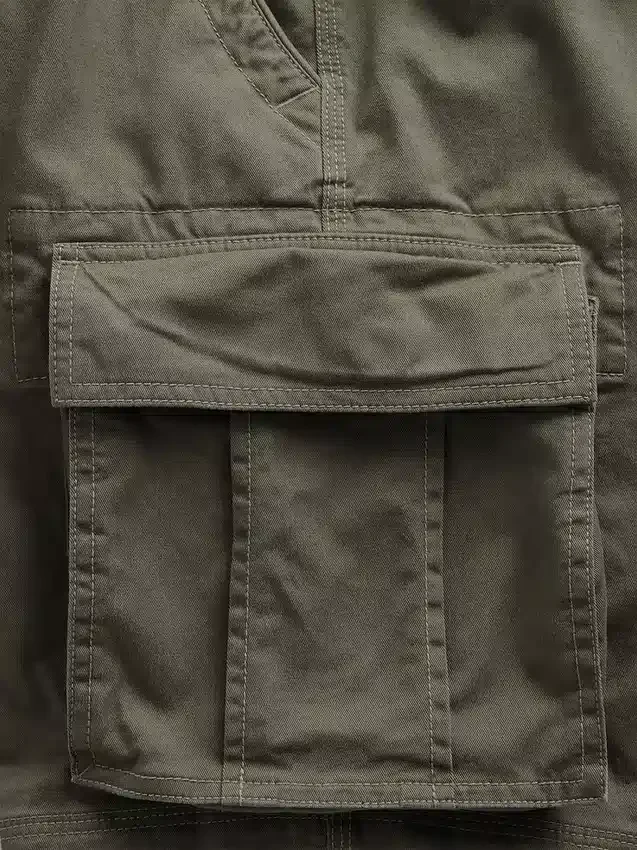 11" Cargo-Shorts in lockerer Passform