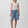 11" Mid-Rise-Denim-Shorts mit Micro-Gürtel und Longline-Schnitt
