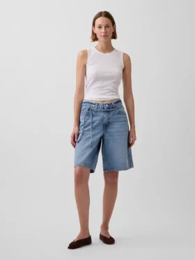 11" Mid-Rise-Denim-Shorts mit Micro-Gürtel und Longline-Schnitt