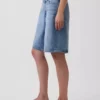 11" Mid-Rise-Denim-Shorts mit Micro-Gürtel und Longline-Schnitt
