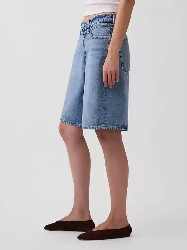 11" Mid-Rise-Denim-Shorts mit Micro-Gürtel und Longline-Schnitt