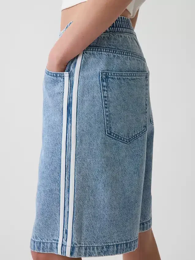 11" Mid-Rise-Jeansshorts mit weichen Streifen und langem Bein