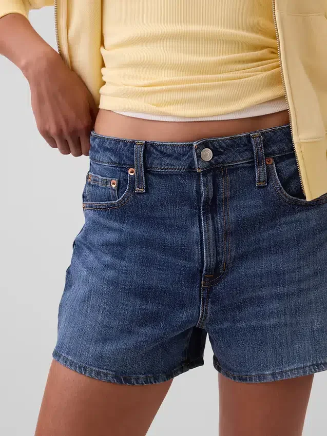 3,5" hohe, locker sitzende, gerade geschnittene Jeansshorts