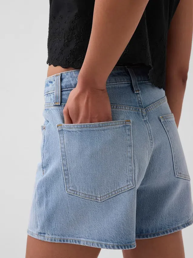 3,5" hohe, locker sitzende, gerade geschnittene Jeansshorts