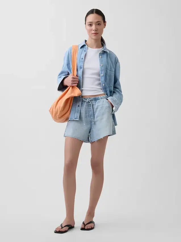 3,5“ ultraweiche, tief sitzende Easy-Denim-Shorts