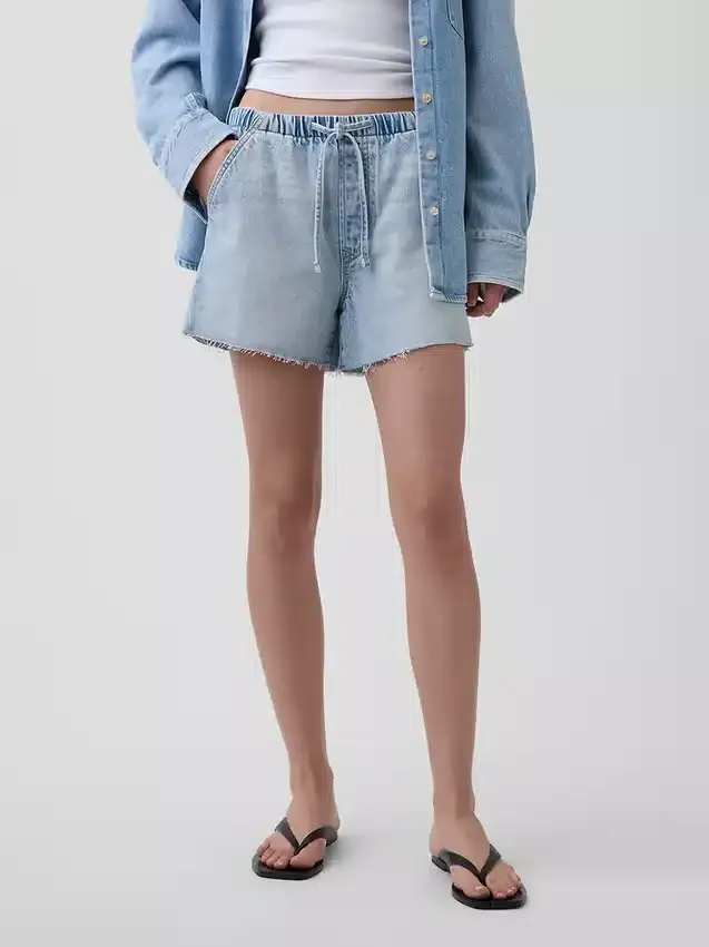 3,5“ ultraweiche, tief sitzende Easy-Denim-Shorts