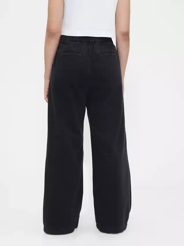365 High-Rise-Jeanshose aus ultrweichem Denim mit Falten