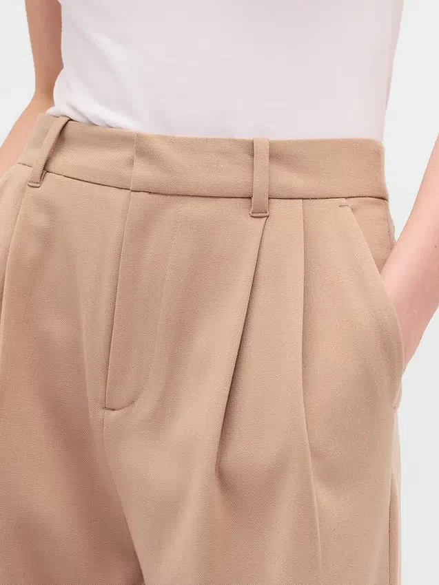 365 Hoch taillierte, plissierte Hose aus gebürstetem Twill