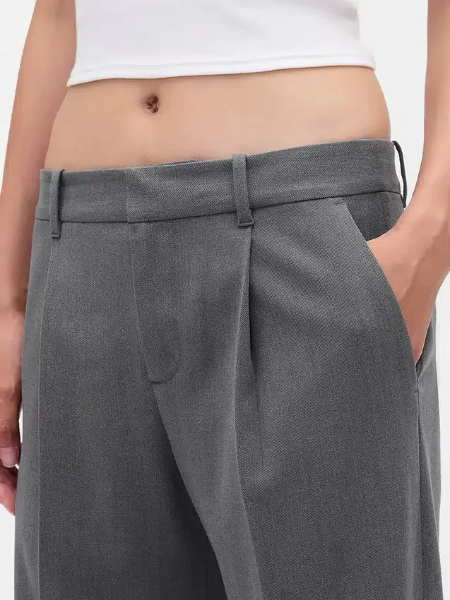 365 Low-Rise-Hose aus gebürstetem Twill mit Falten