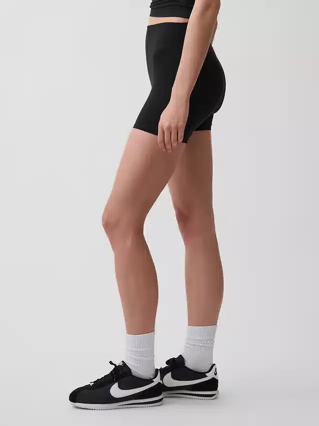 4" GapFit Smooth Bike Shorts