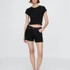 4" Mid Rise, ultraweiche, locker sitzende Shorts mit abgeschnittenem Saum