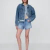 4" Mid Rise, ultraweiche, locker sitzende Shorts mit abgeschnittenem Saum