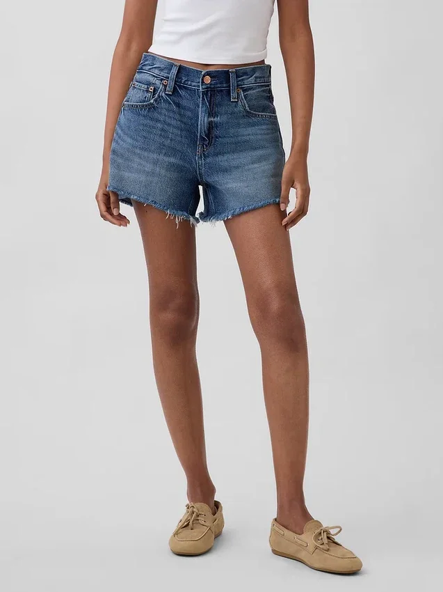 4" Mid Rise, ultraweiche, locker sitzende Shorts mit abgeschnittenem Saum