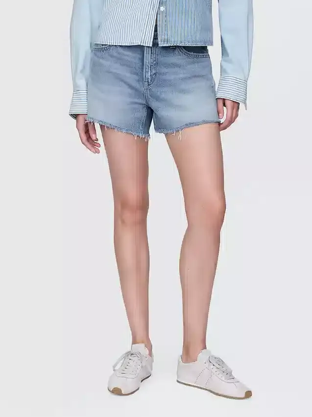 4" Mid Rise, ultraweiche, locker sitzende Shorts mit abgeschnittenem Saum