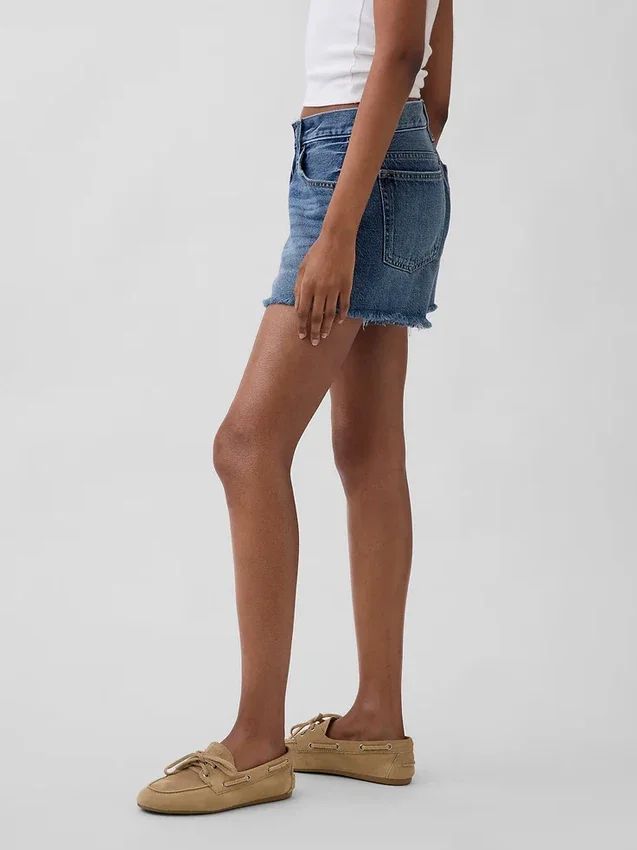 4" Mid Rise, ultraweiche, locker sitzende Shorts mit abgeschnittenem Saum