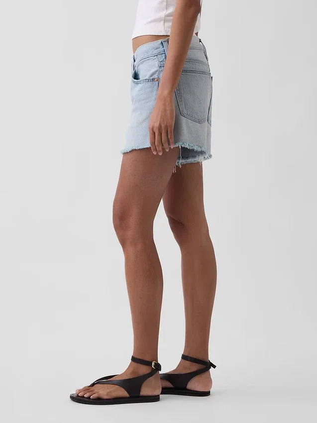 4" Mid Rise, ultraweiche, locker sitzende Shorts mit abgeschnittenem Saum