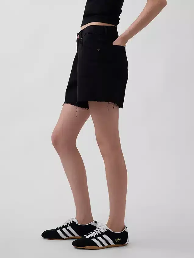 4" Mid Rise, ultraweiche, locker sitzende Shorts mit abgeschnittenem Saum