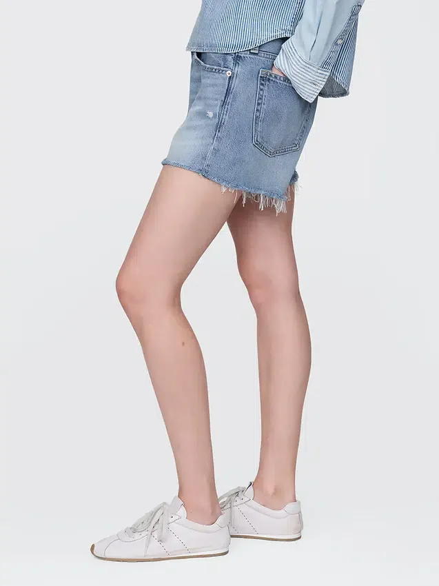 4" Mid Rise, ultraweiche, locker sitzende Shorts mit abgeschnittenem Saum