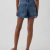 4" Mid Rise, ultraweiche, locker sitzende Shorts mit abgeschnittenem Saum