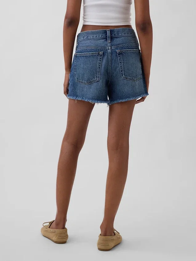 4" Mid Rise, ultraweiche, locker sitzende Shorts mit abgeschnittenem Saum