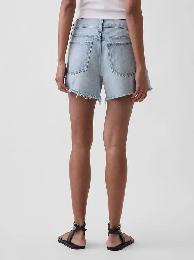 4" Mid Rise, ultraweiche, locker sitzende Shorts mit abgeschnittenem Saum
