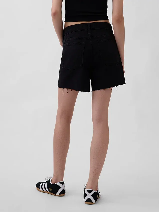 4" Mid Rise, ultraweiche, locker sitzende Shorts mit abgeschnittenem Saum