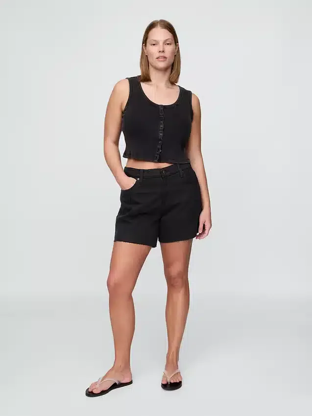 4" Mid Rise, ultraweiche, locker sitzende Shorts mit abgeschnittenem Saum