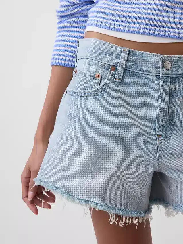 4" Mid Rise, ultraweiche, locker sitzende Shorts mit abgeschnittenem Saum