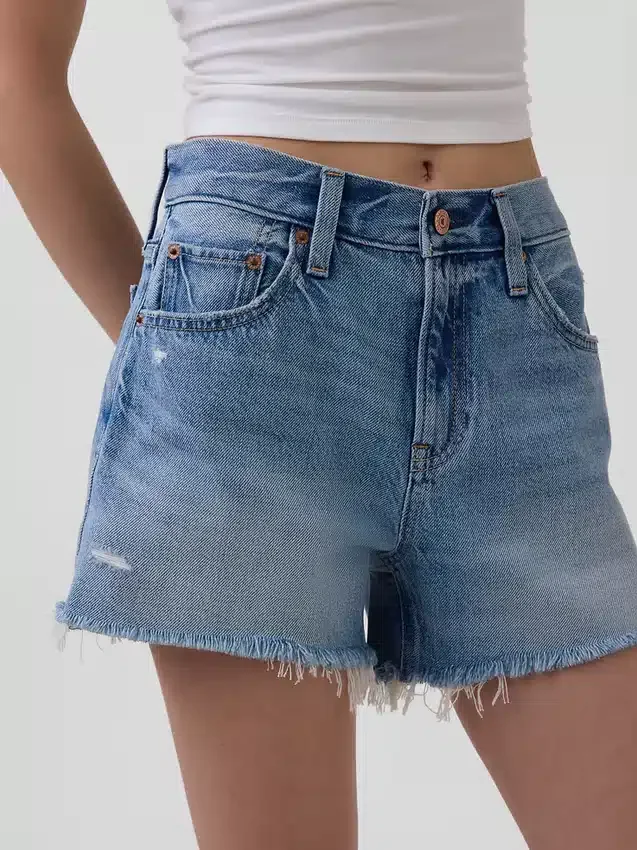 4" Mid Rise, ultraweiche, locker sitzende Shorts mit abgeschnittenem Saum