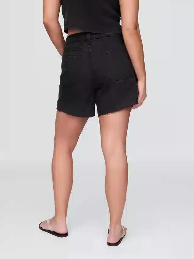 4" Mid Rise, ultraweiche, locker sitzende Shorts mit abgeschnittenem Saum