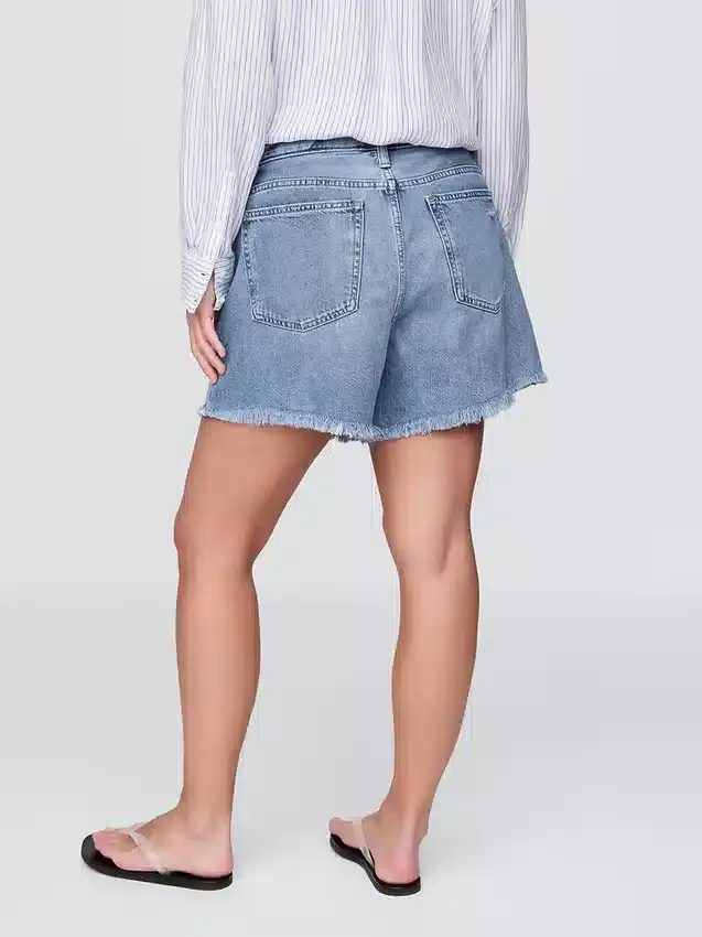 4" Mid Rise, ultraweiche, locker sitzende Shorts mit abgeschnittenem Saum