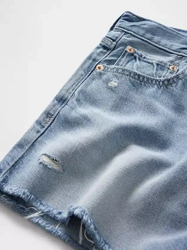 4" Mid Rise, ultraweiche, locker sitzende Shorts mit abgeschnittenem Saum