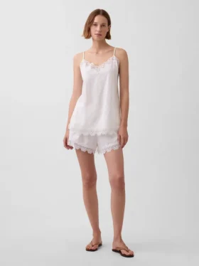 4" Shorts aus Leinenmischung mit mittlerer Leibhöhe und Spitzenbesatz
