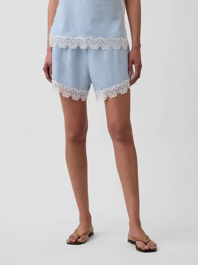 4" Shorts aus Leinenmischung mit mittlerer Leibhöhe und Spitzenbesatz
