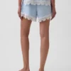 4" Shorts aus Leinenmischung mit mittlerer Leibhöhe und Spitzenbesatz