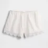 4" Shorts aus Leinenmischung mit mittlerer Leibhöhe und Spitzenbesatz