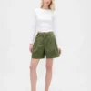 6" kurze Plissee-Shorts aus Twill mit mittlerer Leibhöhe