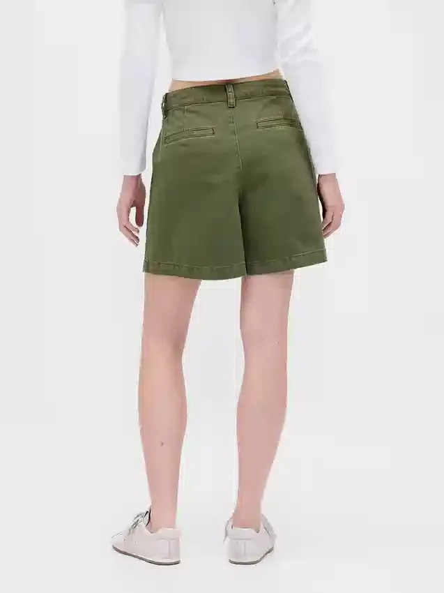 6" kurze Plissee-Shorts aus Twill mit mittlerer Leibhöhe