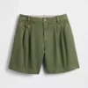 6" kurze Plissee-Shorts aus Twill mit mittlerer Leibhöhe