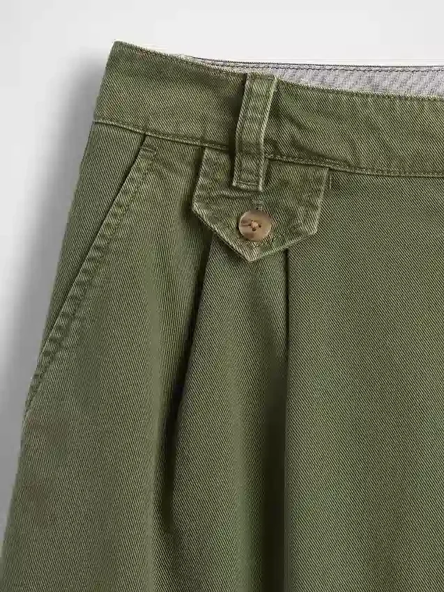 6" kurze Plissee-Shorts aus Twill mit mittlerer Leibhöhe