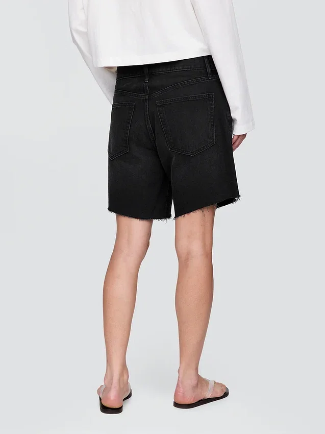8" Bermuda-Shorts aus Denim im 90er-Jahre-Stil mit mittlerer Leibhöhe