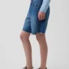 8" Bermuda-Shorts aus Denim mit mittlerer Leibhöhe und lockerer Passform