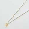 Admiral Row Gold-Halskette mit zierlicher Initiale