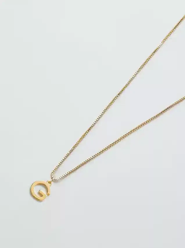 Admiral Row Gold-Halskette mit zierlicher Initiale