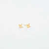 Admiral Row Gold-Ohrringe mit Initialen