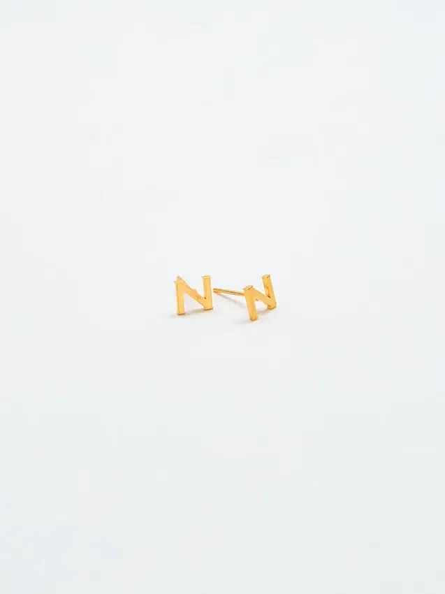 Admiral Row Gold-Ohrringe mit Initialen