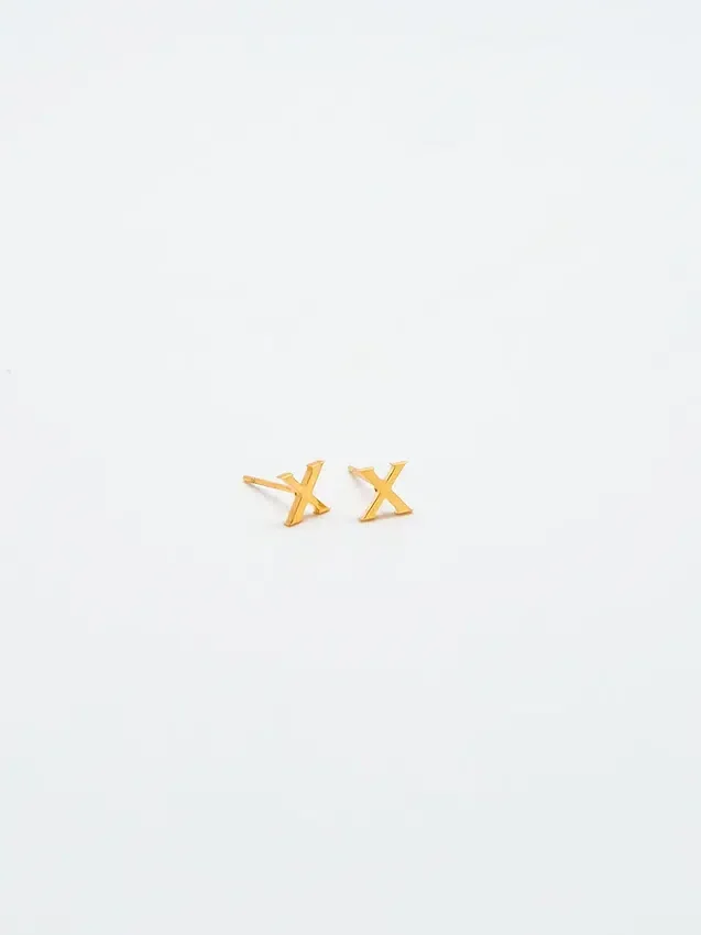 Admiral Row Gold-Ohrringe mit Initialen