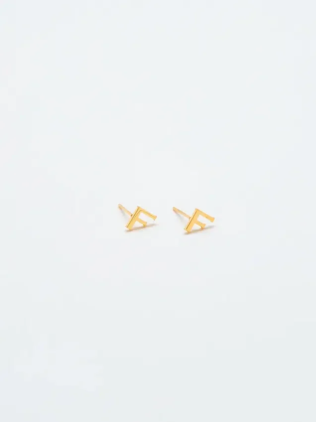 Admiral Row Gold-Ohrringe mit Initialen