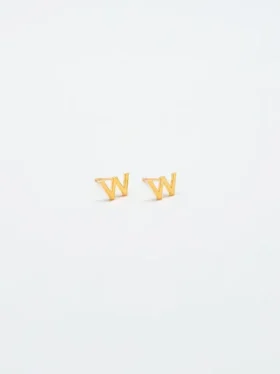 Admiral Row Gold-Ohrringe mit Initialen
