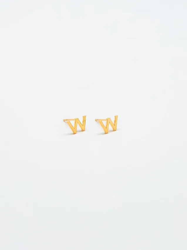Admiral Row Gold-Ohrringe mit Initialen
